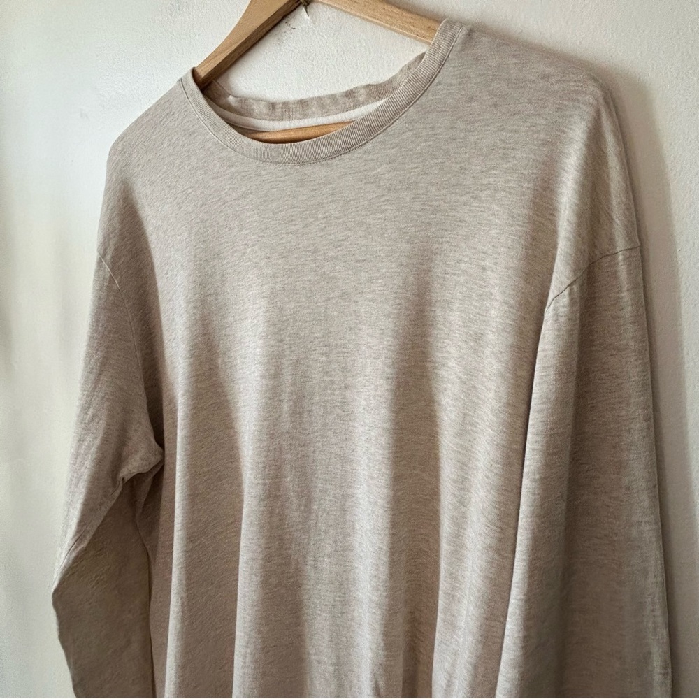 Banana Republic Fitted Crew‎ Oatmeal Long Sleeve Tee - Large
